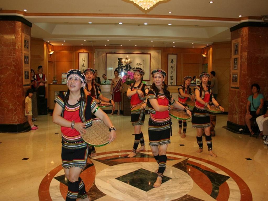 Dongpo Ti Lun Hotel Xinyi Экстерьер фото