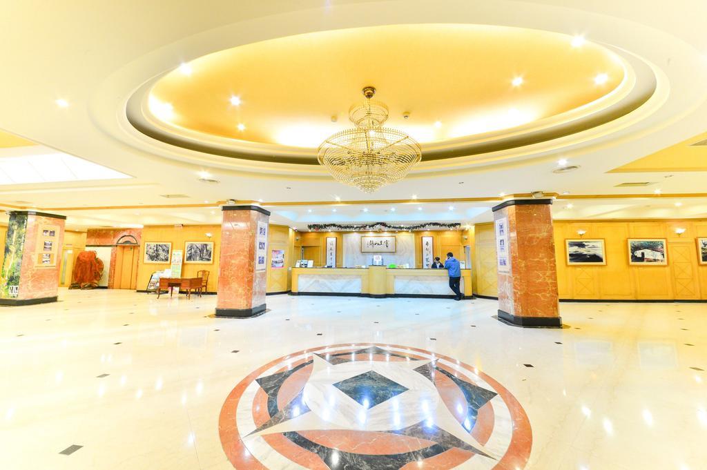 Dongpo Ti Lun Hotel Xinyi Экстерьер фото